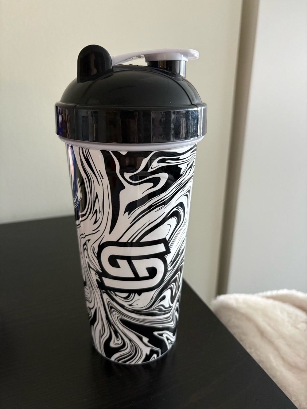 Marble Shaker Bottle 24oz - Gamer Supps